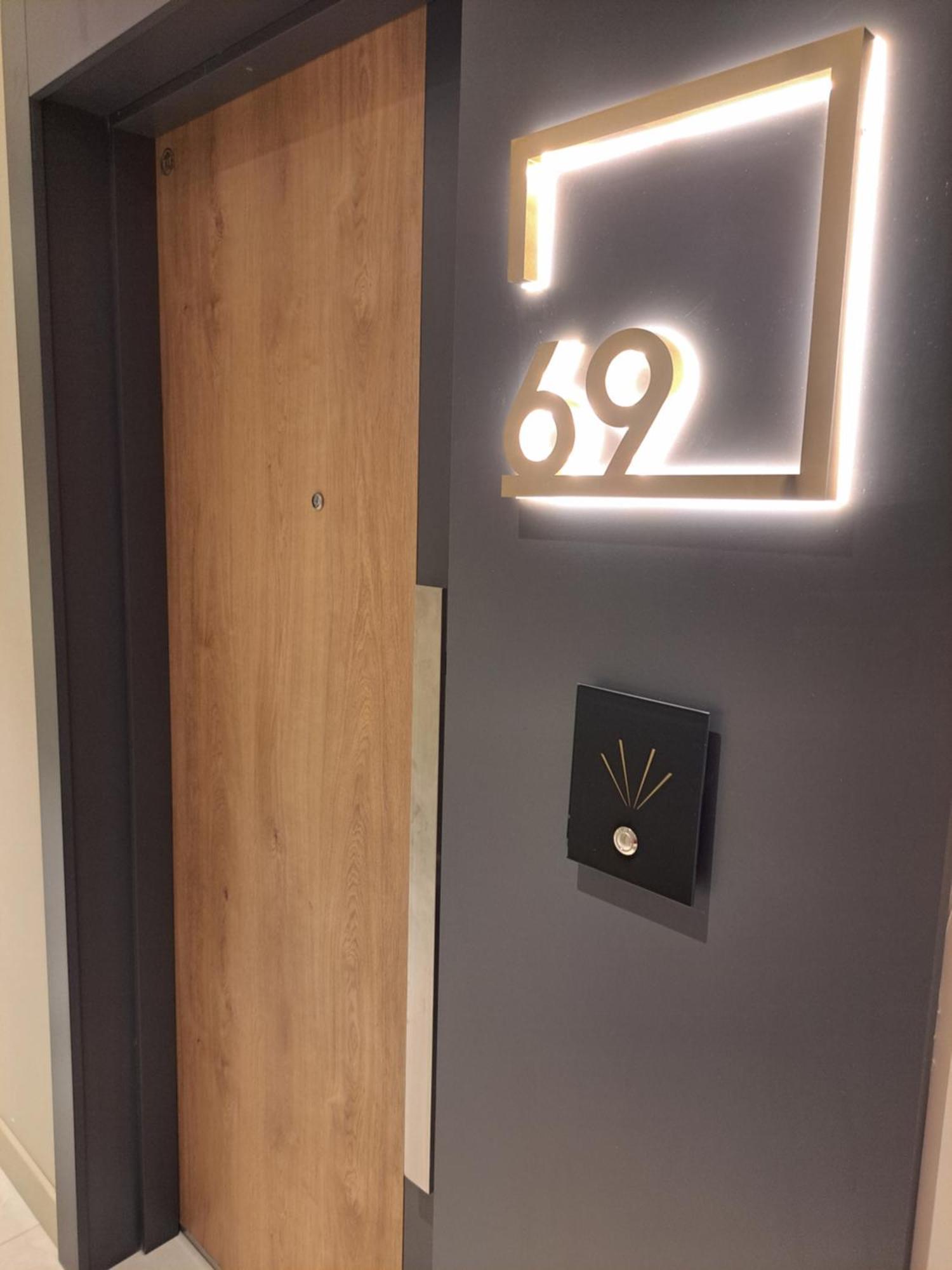 Anika Luxury Apartment At Diamond Center Скопье Экстерьер фото
